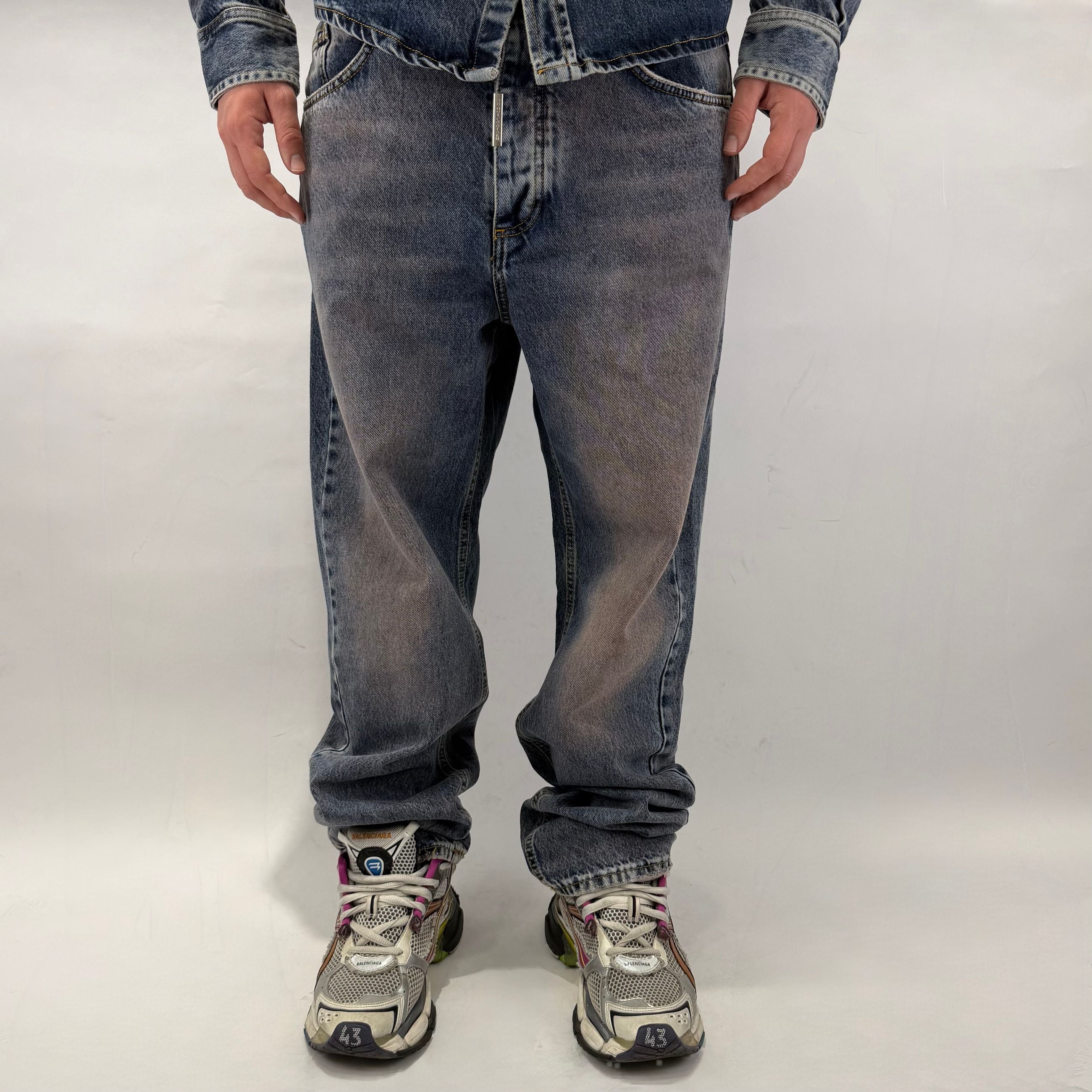 Baggy Sandblasted Denim